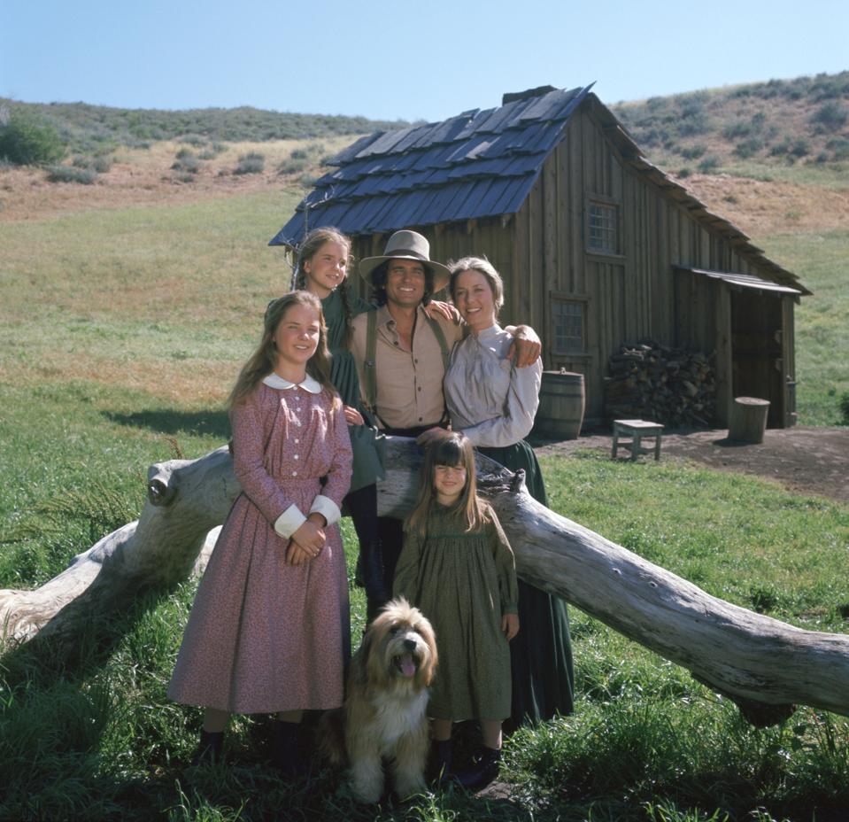 LITTLE HOUSE ON THE PRAIRIE — Pictured: (clockwise from top left) Melissa Gilbert as Laura Ingalls, Michael Landon as Charles Philip Ingalls, Karen Grassle as Caroline Quiner Holbrook Ingalls, Lindsay/Sidney Greenbush as Carrie Ingalls, Melissa Sue Anderson as Mary Ingalls Kendall 