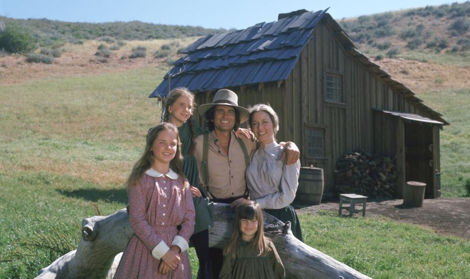 LITTLE HOUSE ON THE PRAIRIE — Pictured: (clockwise from top left) Melissa Gilbert as Laura Ingalls, Michael Landon as Charles Philip Ingalls, Karen Grassle as Caroline Quiner Holbrook Ingalls, Lindsay/Sidney Greenbush as Carrie Ingalls, Melissa Sue Anderson as Mary Ingalls Kendall