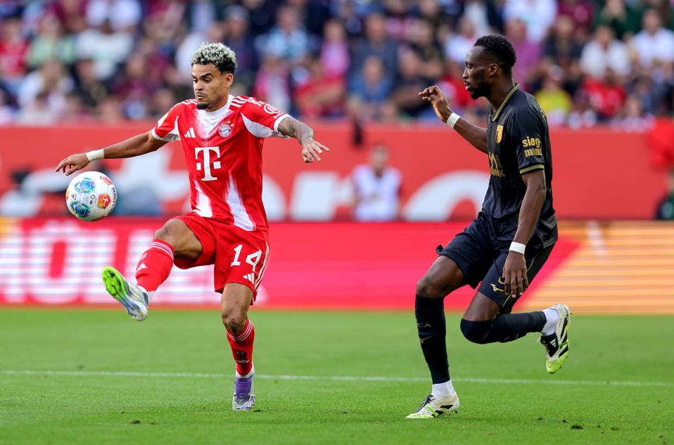 FC Augsburg v FC Bayern München - Bundesliga