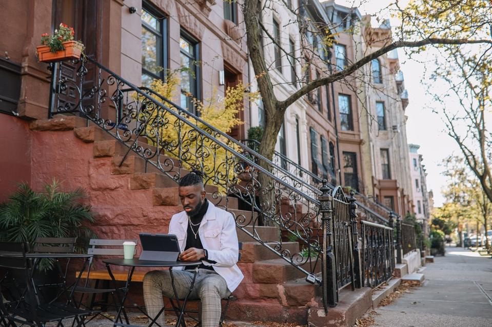 freelancer doing work in a cafe in Brooklyn, NYC