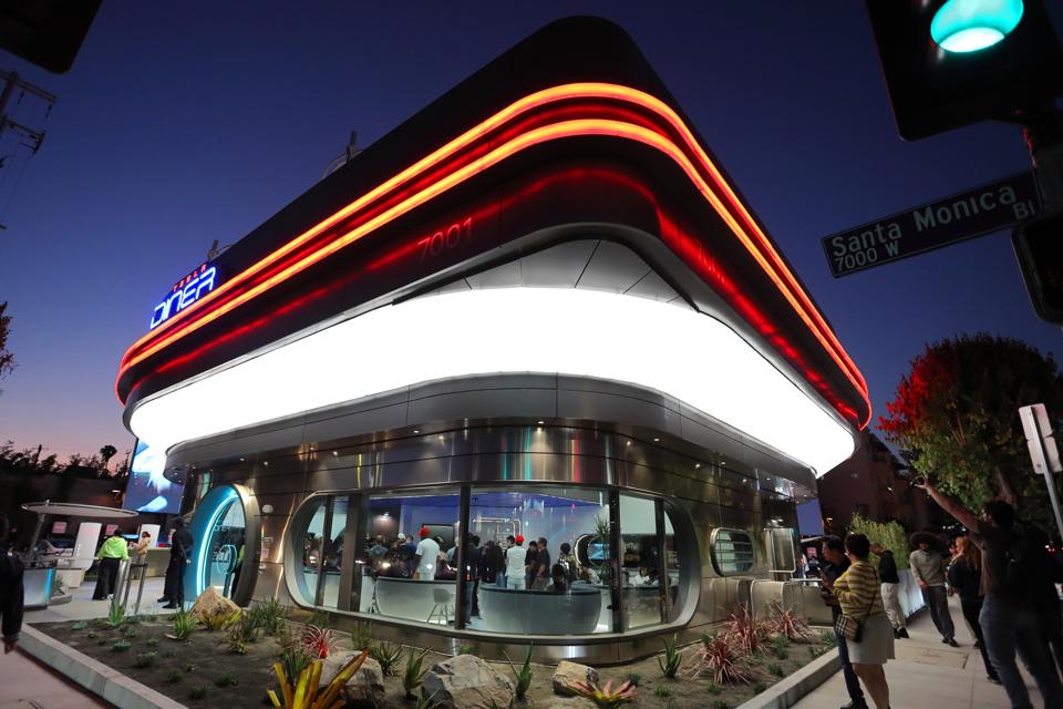 Tesla First Derper and SuperCharger Open to Los Angeles