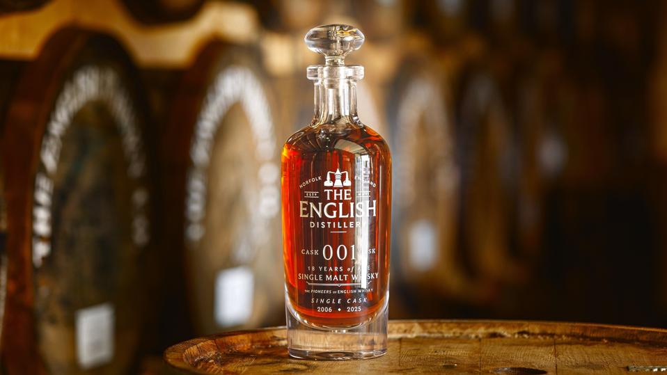 The English Distillery Cask 001 bottle with barrels