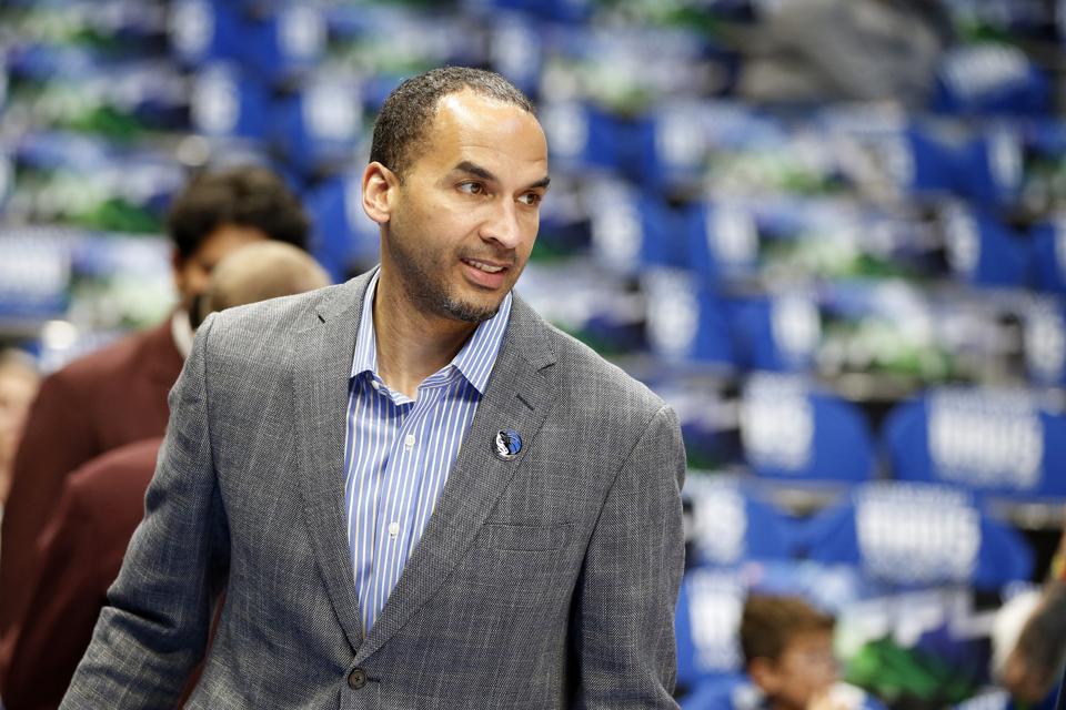 San Antonio Spurs in Dallas Mavericks