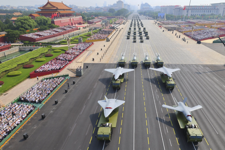 Chinese autonomous "Loyal Wingman" drones parade