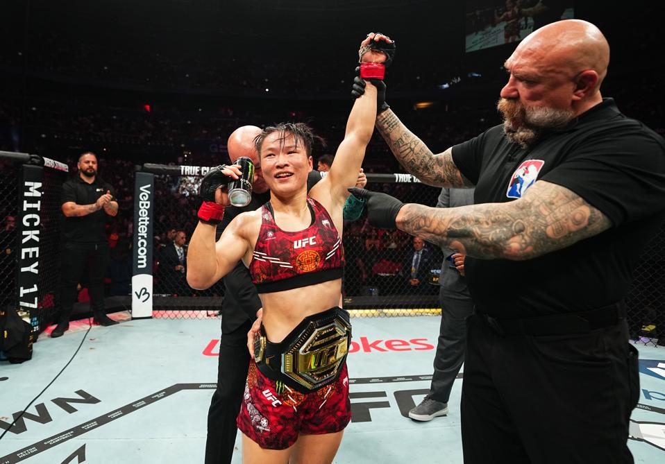 UFC 312: Zhang v Suarez
