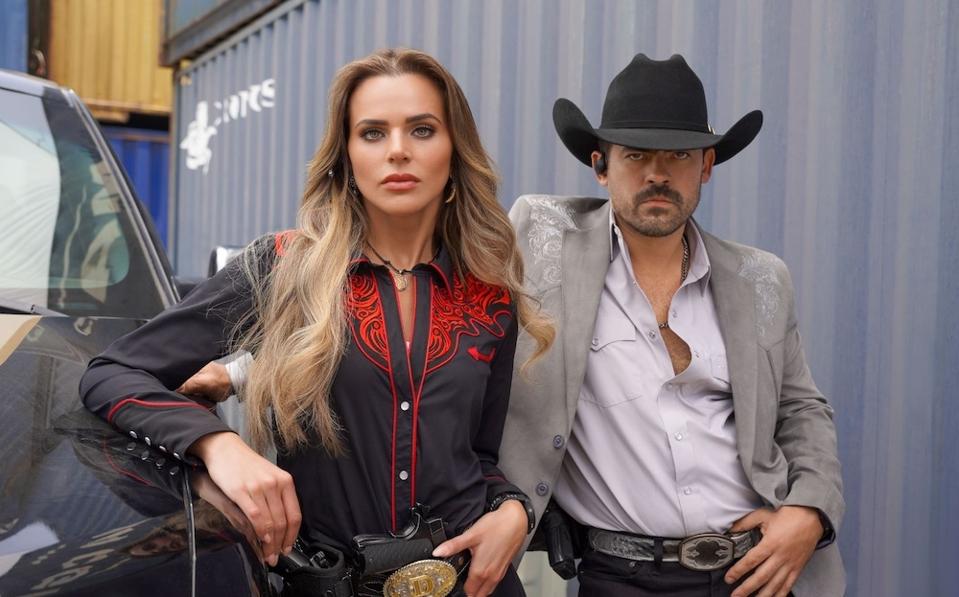 Isabella Castillo and Ivan Star Star Star Star. "Casillas Dynastia." 