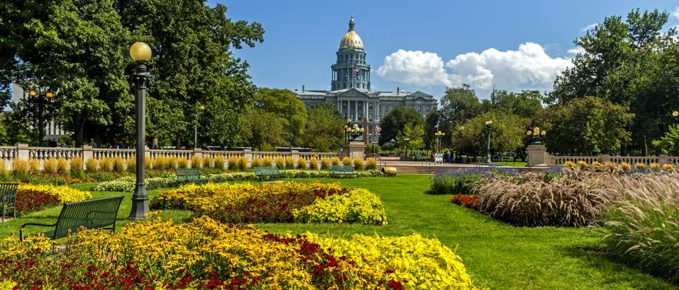 Colorado Delays AI Law Implementation to June 2026 Amid Regulatory Disputes