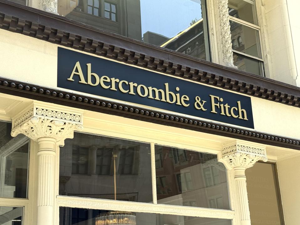 Analysis of ANF Options Position Dilemma and Reddit Community Arguments