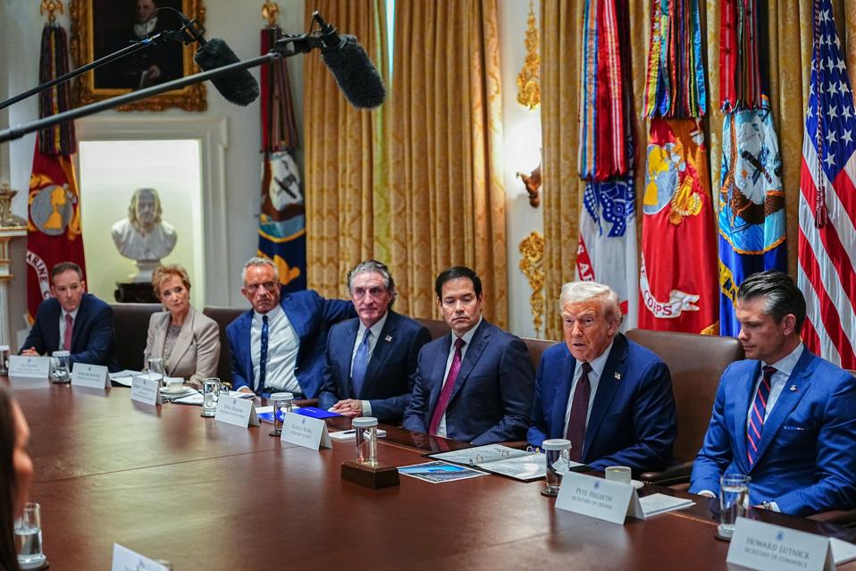President Trump has a meeting in the cabinet