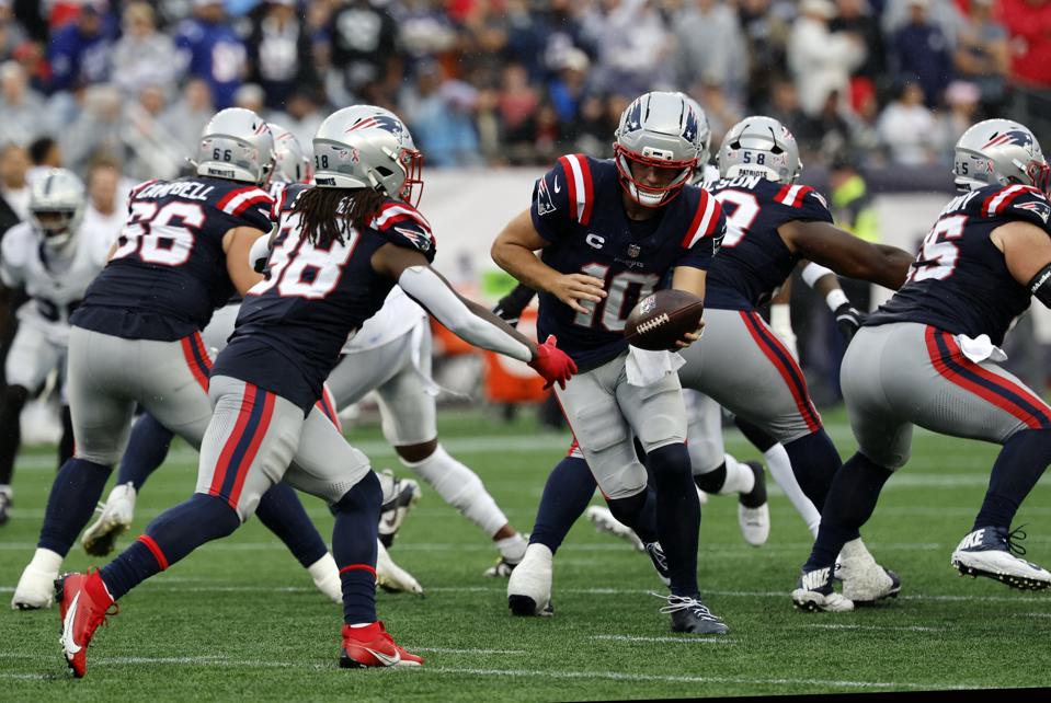 NFL: Sep 07 Raiders in Patriots