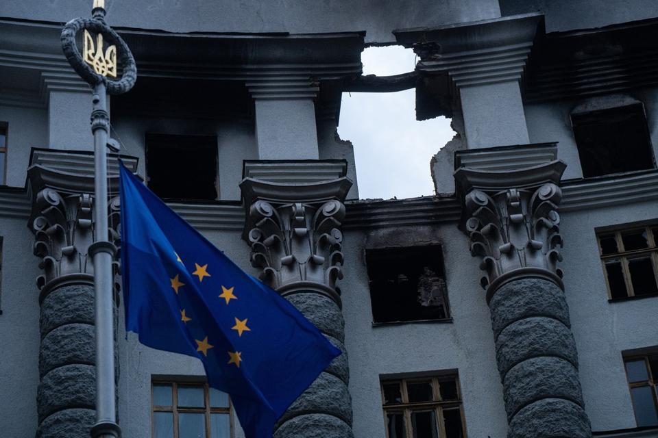 Ukrainian government headquarters damaged in overnight Russian missile strike in Kyiv