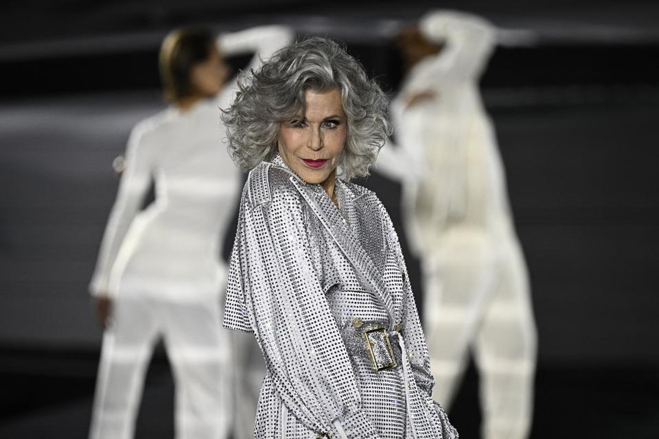 Grey haired jane fonda for L'OREAL