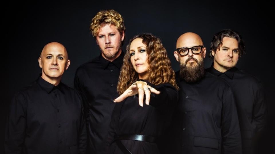 The Yagas (l to r): Mike Davis, Renn Hawkey, Vera Farmiga, Mark Visconti and Jason Bowman.
