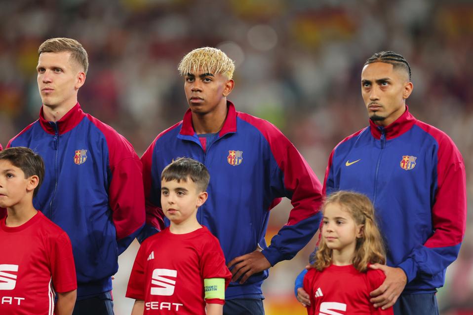 Barcelona will host Valencia at the Johan Cruyff stadium.