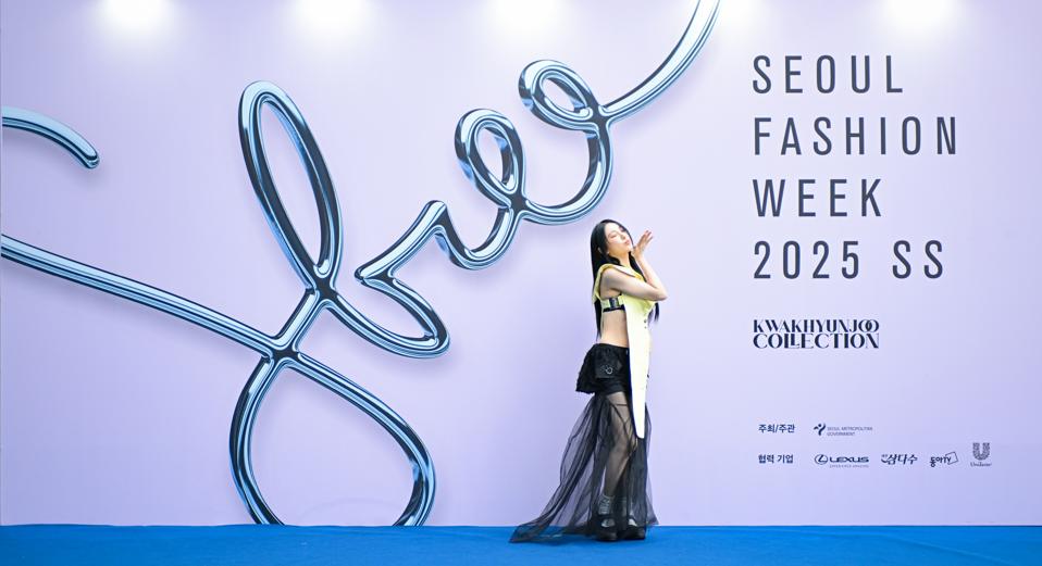 Street Style - Day 5 - Seoul Fashion Week S/S 2025