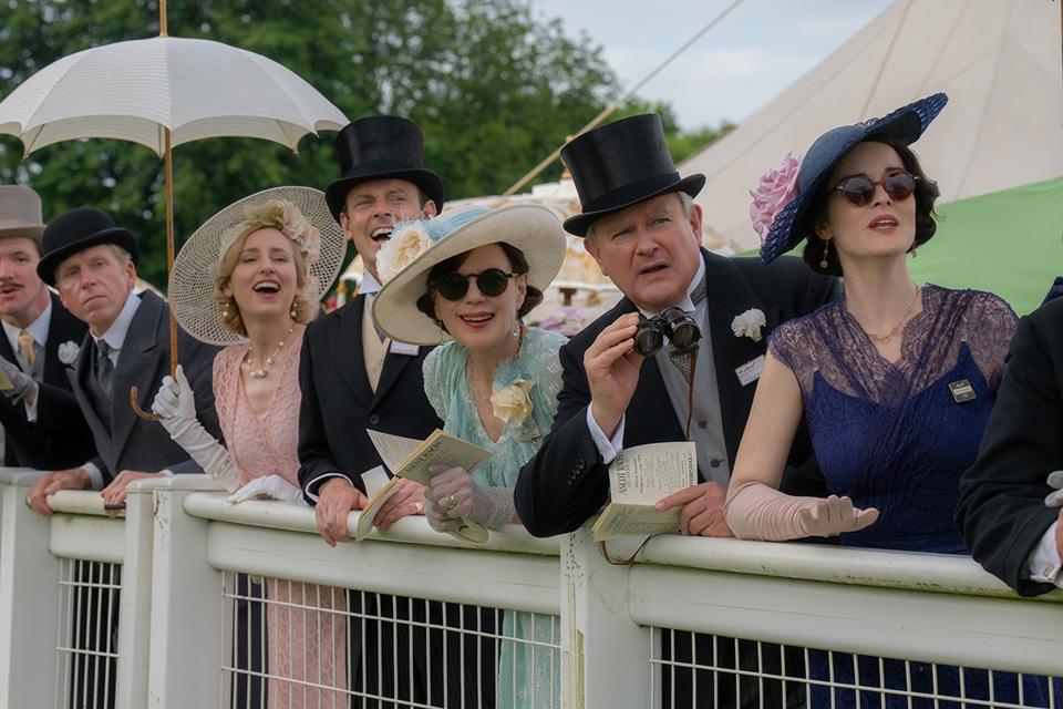 4226_D030_02755_R (L to R) Laura Carmichael stars as Lady Edith, Harry Hadden-Paton as Bertie Hexham, Elizabeth McGovern as Cora Grantham, Hugh Bonneville stars as Robert Grantham and Michelle Dockery as Lady Mary in DOWNTON ABBEY: The Grand Finale, a Focus Features release. Credit: Rory Mulvey / © 2025 FOCUS FEATURES LLC