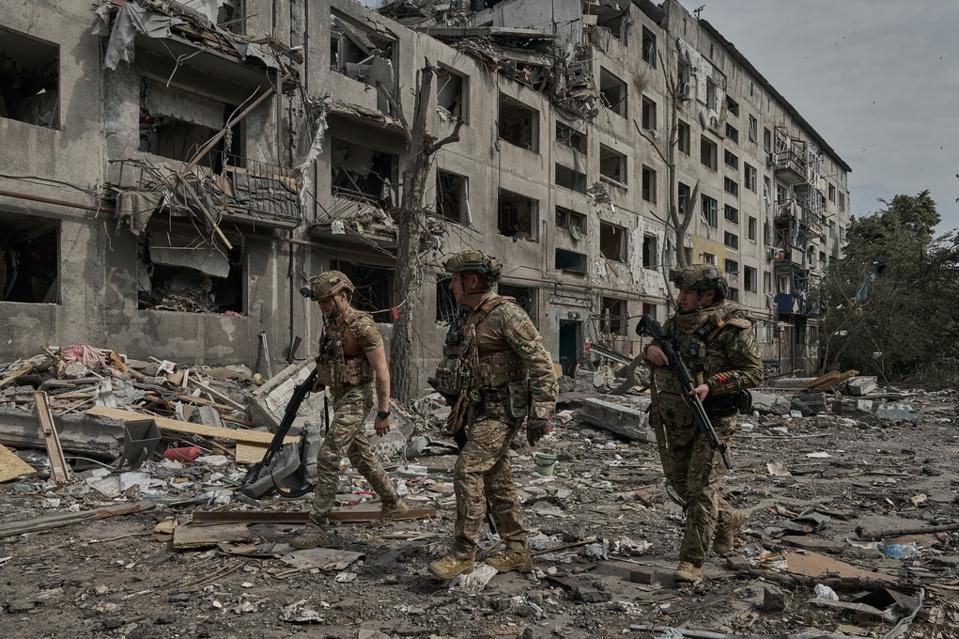 Civilians were evacuated from the cover, the goal of Russian progress