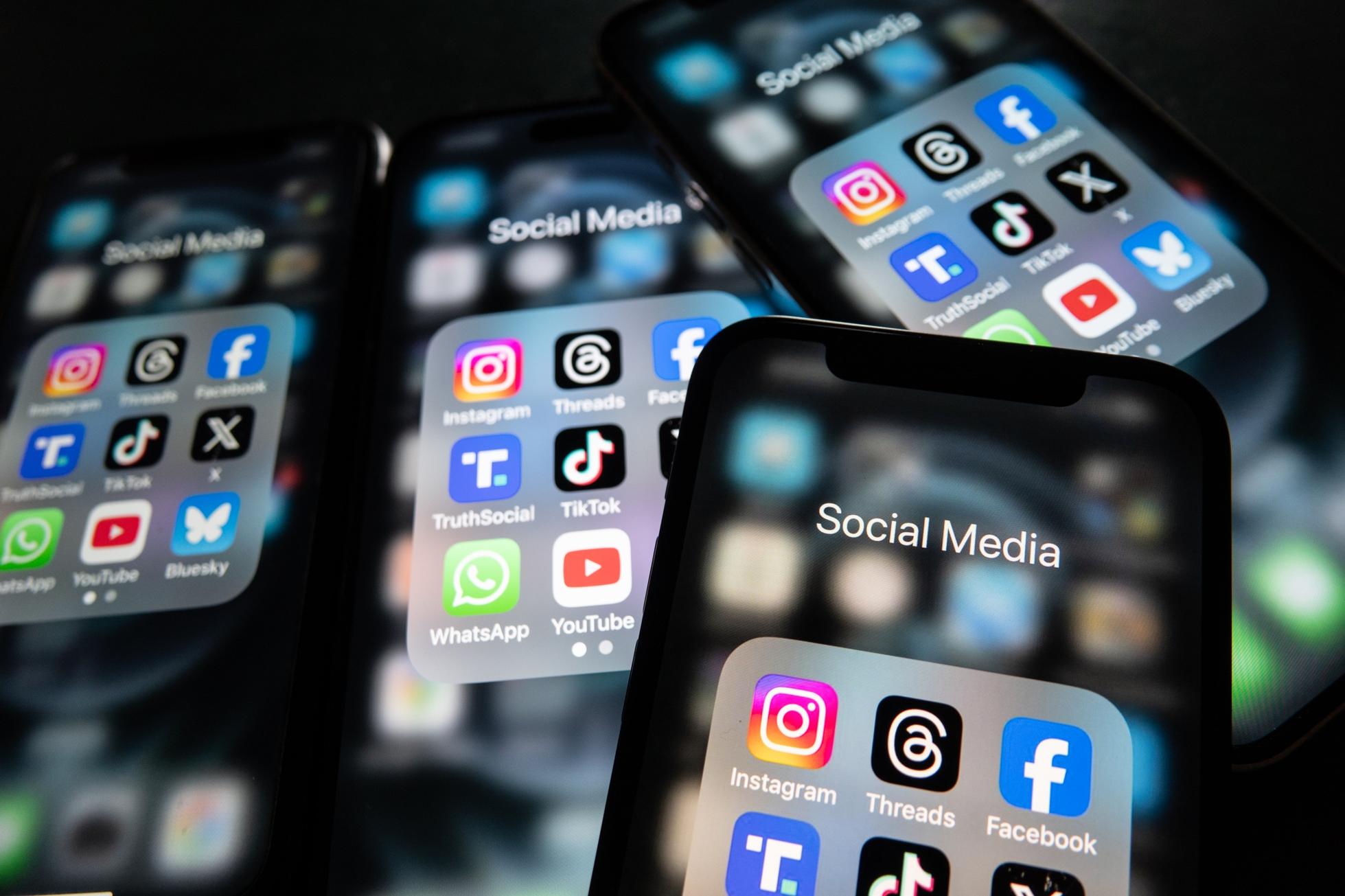 Australia Bans Social Media For Under 16s