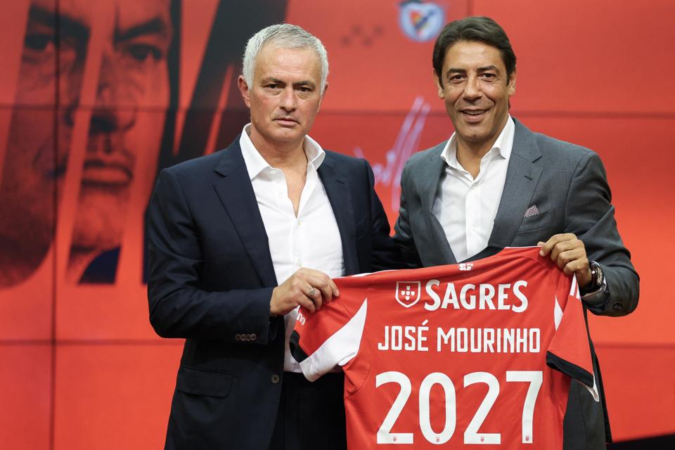 FBL-POR-LIGA-BENFICA-MOURINHO