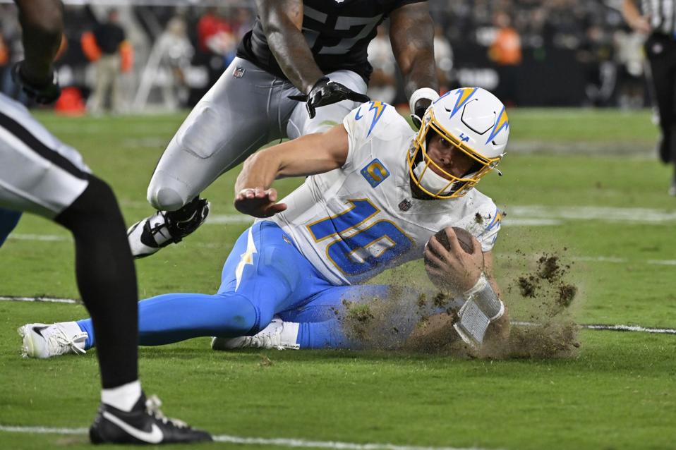 Chargers Raiders Football