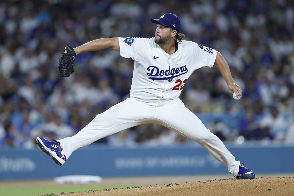 Clayton Kershaw throwing a pitch against the San Francisco Giants