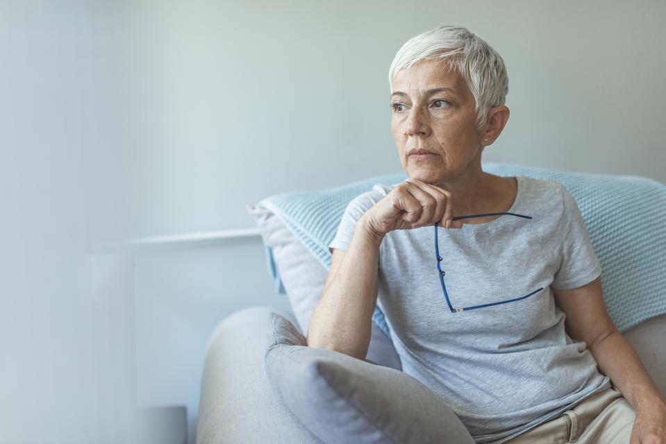 Muchos adultos luchan con las decisiones sobre salud, finanzas y cuidado. Pinchar esta brecha de conocimiento es esencial para tomar decisiones informadas y evitar errores costosos. 
