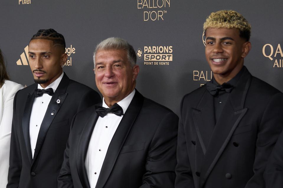 A male FC Barcelona star has won the Ballon d'Or for the first time since 2019. 