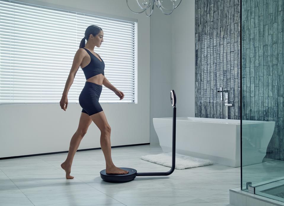 ShapeScale_Body_Scanner_In_Use_Home_Environment_3