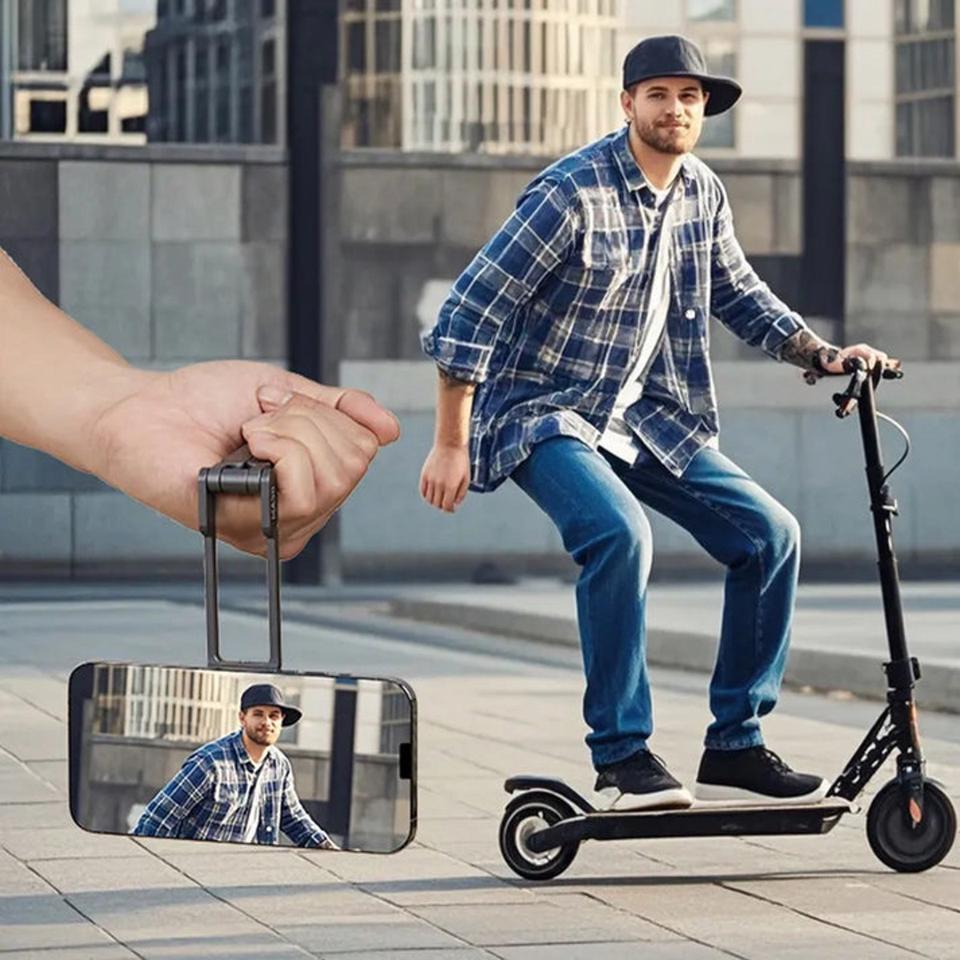 Ulanzi MA38 and scooter rider