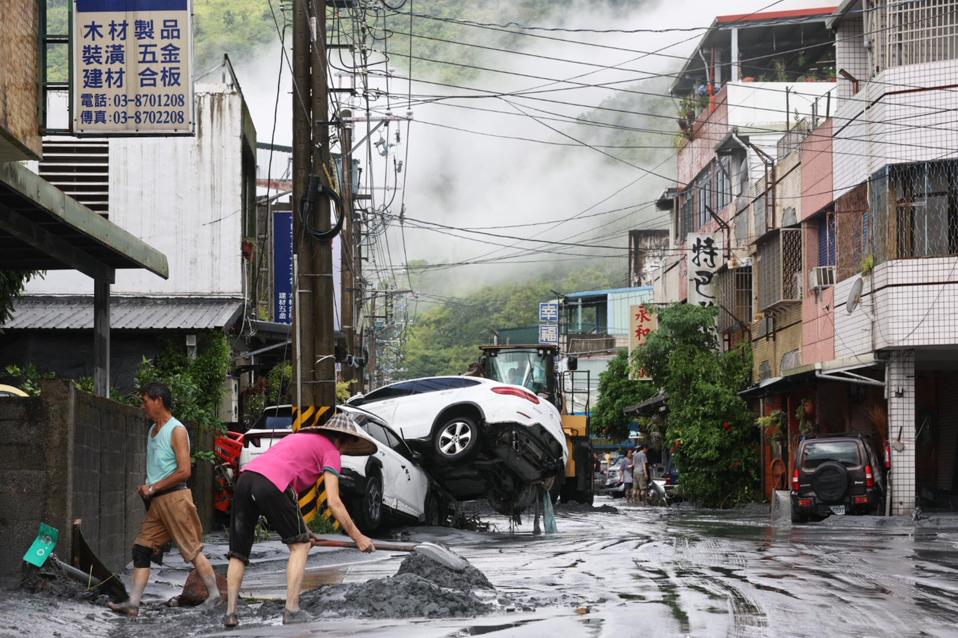 TOPSHOT-TAIWAN-TYPHOON-WEATHER