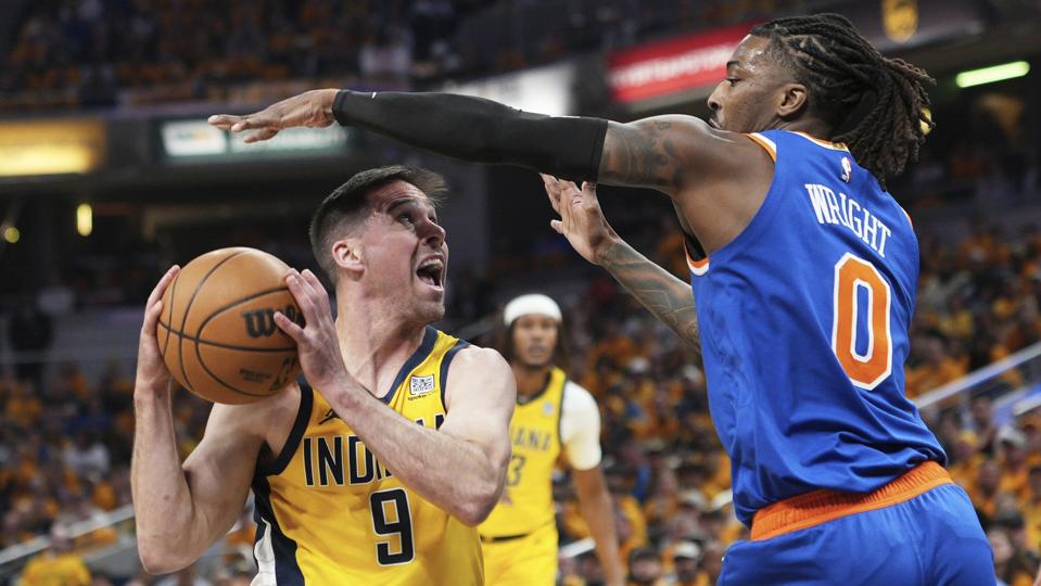 Indiana Pacers Sign Veteran Guard Delon Wright After Monte Morris Injury