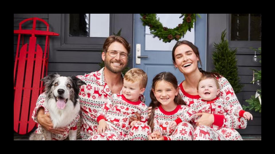 Graphic The 11 Best Matching Family Pajamas, From Prints To Plaids