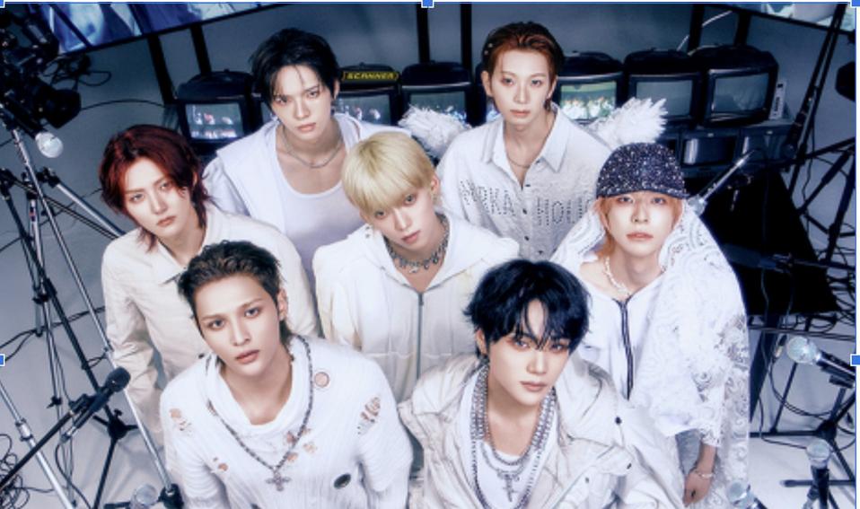 All seven members of Ampers&Onew.