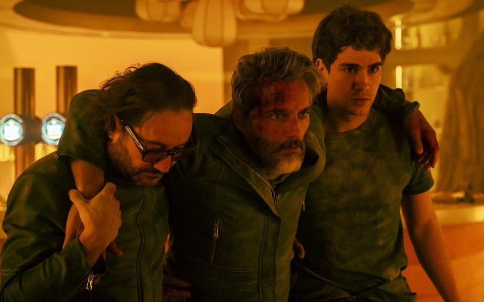 image of Carlos Santos as Rafa, Joaquín Furriel as Guillermo, Pau Simon as Max in the first episode, titled "Atomic Monkeys."
