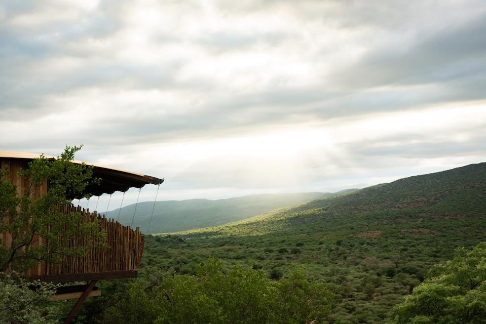Few & Far Luvhondo - Cliff Suite views of South Africa's Vhembe biosphere reserve.