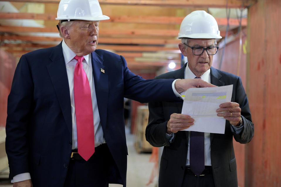 El presidente Trump visita la Reserva Federal