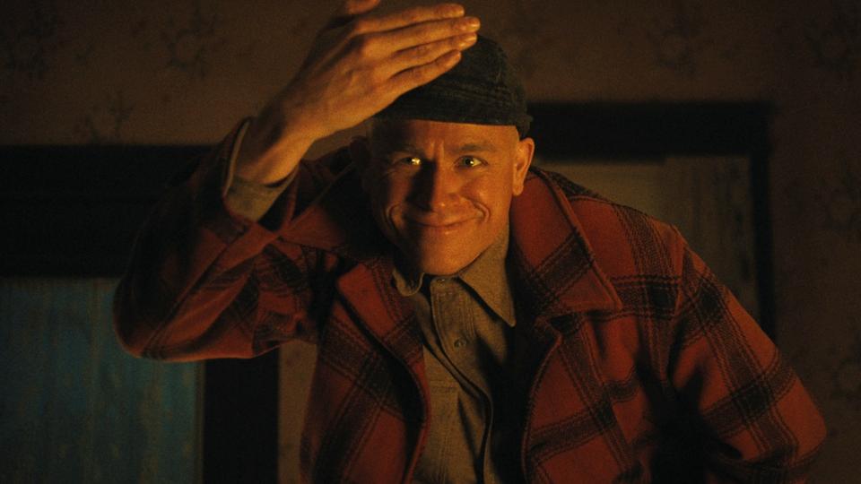 Charlie Hunnam in "Monster: The Ed Gein Story."