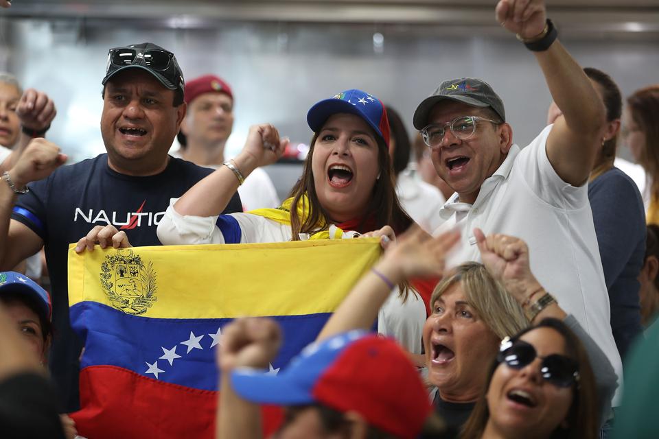 Venezuelan Americans, Activists Rally In Support Of Venezuelan Coup Attempt