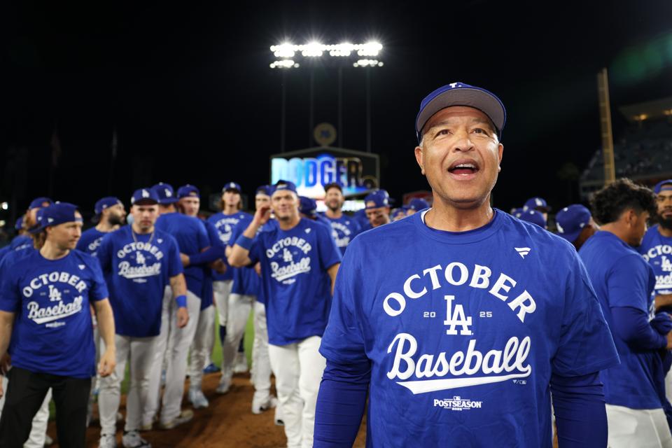 Wild Card Series - Cincinnati Reds v Los Angeles Dodgers - Game 2