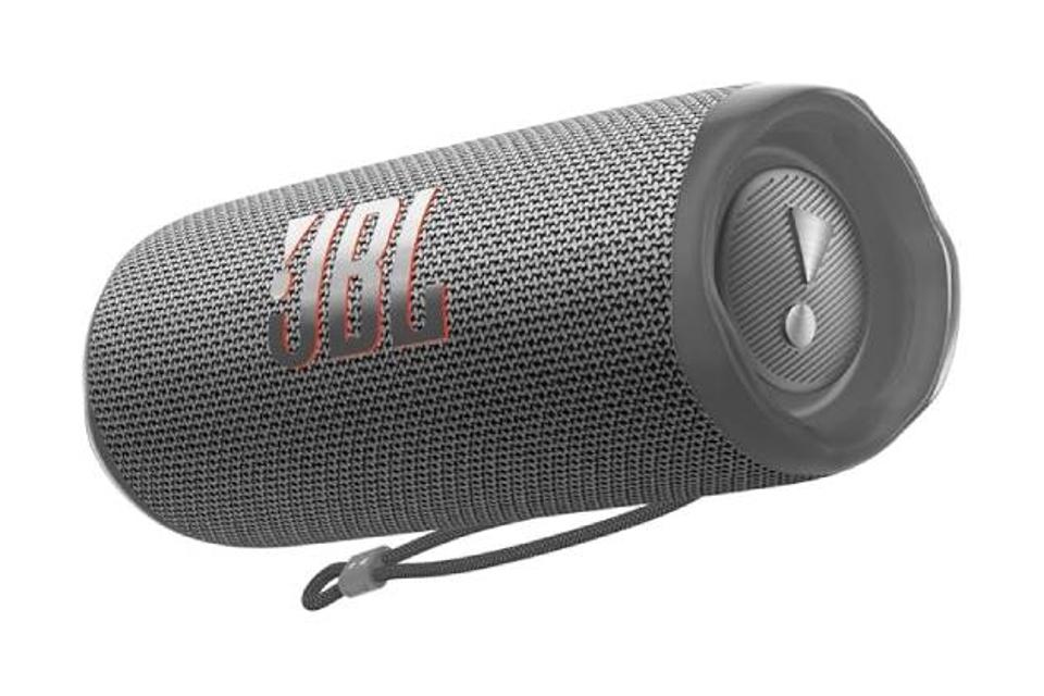 Product shot of the JBL Flip 6 speaker in Grey.