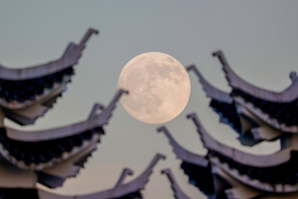 Supermoon Seen Across China During Mid-Autumn Festival