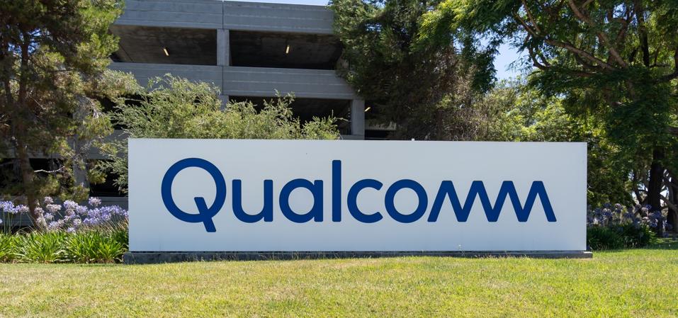Qualcomm headquarters sign in San Diego, California, USA.