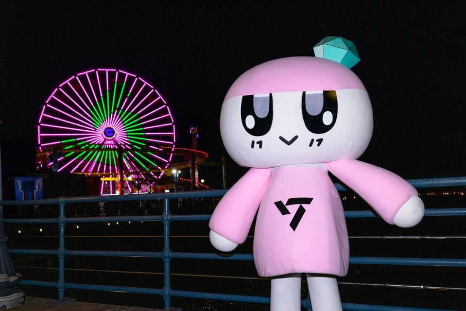 SEVENTEEN: THE CITY Los Angeles 2025 Guide [Updated]