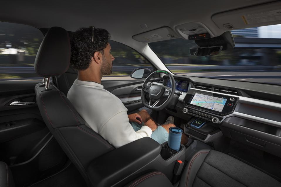 Chevy_Bolt_2027_Reveal_0131_V10