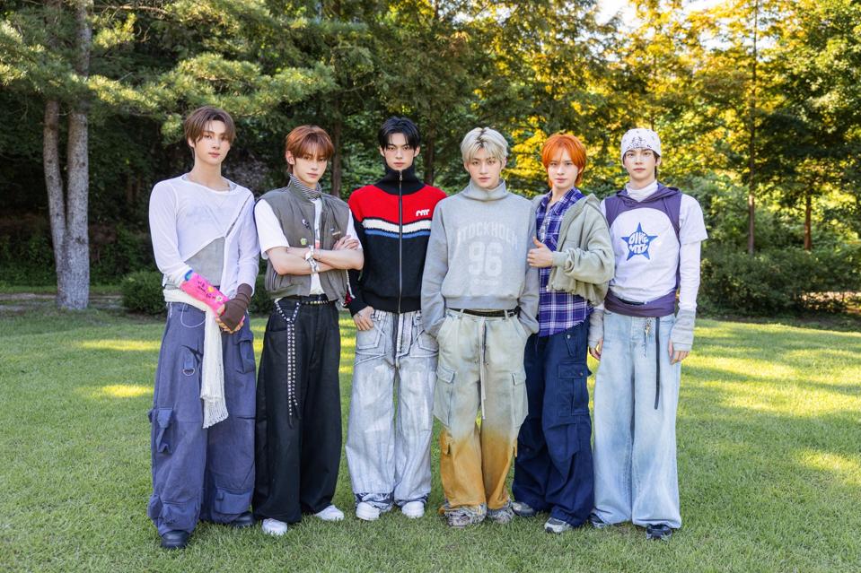 Exclusive image of TWS from their fourth EP 'play hard'