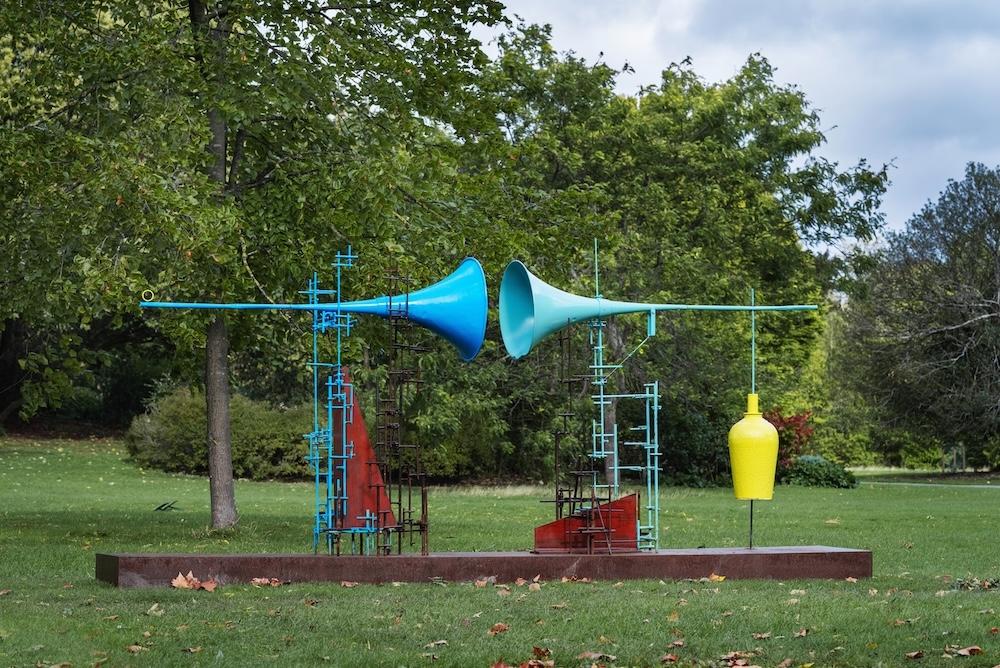 Abdollah Nafisi, Neighbours, 2025, presented by Dastan. Frieze Sculpture 2025