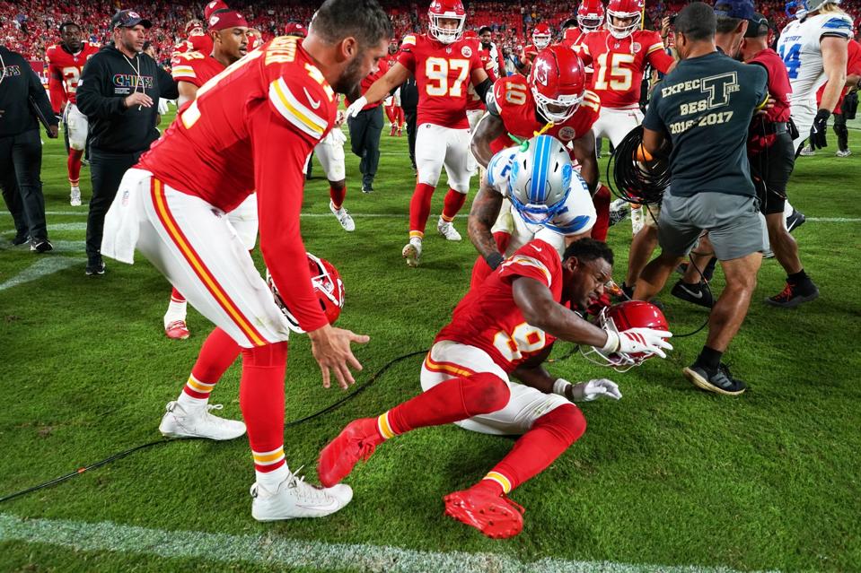 Brian Branch fights with JuJu Smith-Schuster.