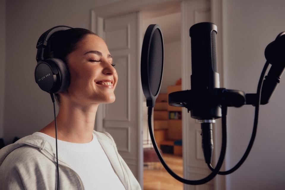 Young woman wearing beyerdynamic DT 270 PRO
