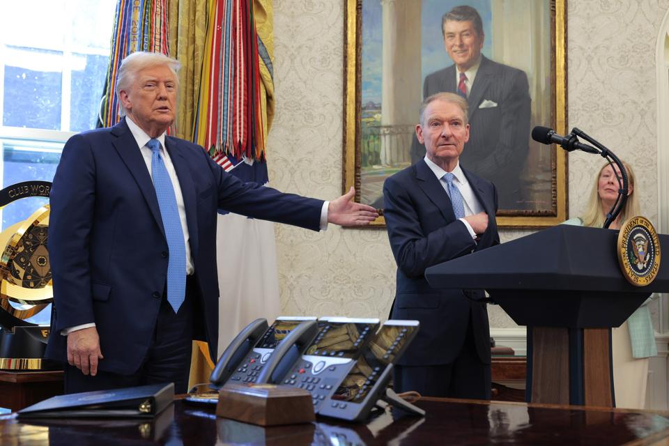 U.S. President Donald Trump congratulates SEC Chair Paul Atkins during his swearing-in at the White House on April 22, 2025.