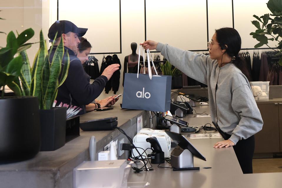 Consumer Spending Helps Economic Growth Continue